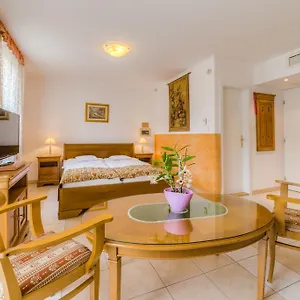 https://kata-panzio.szeged-hotels.com
